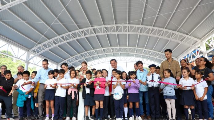 Inauguración de domo escolar en escuela Benito Juárez de la Colonia Buenos Aires