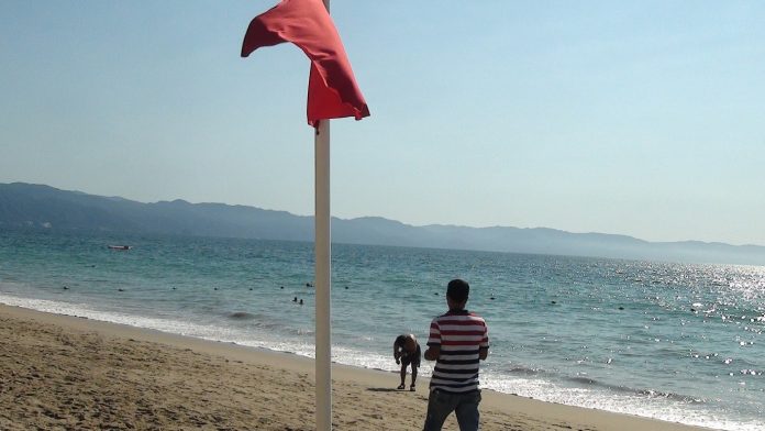 Se decreta alerta en Puerto Vallarta, especialmente en Playa Camarones