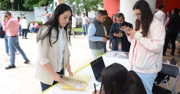 Teresita Marmolejo registra precandidatura a la presidencia municipal de Puerto Vallarta ante los partido que conforman 'Fuerza y Corazón por México