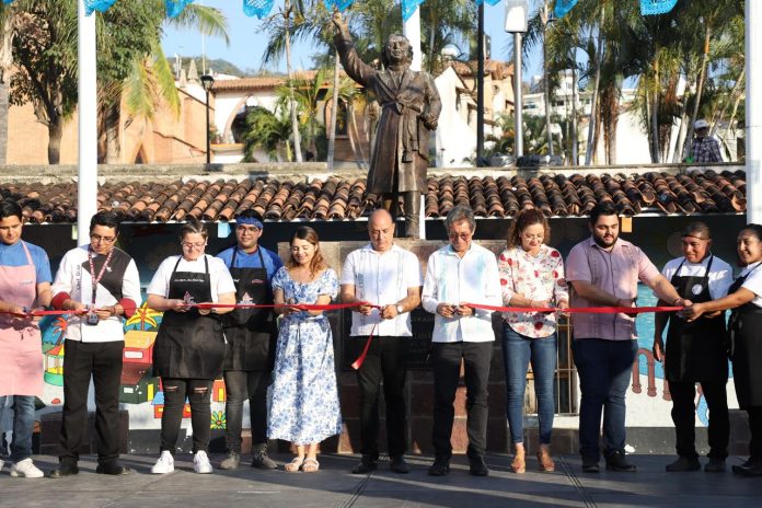 El evento gastronómico 'Sabor en Competencia' en el Parque Hidalgo destaca la cocina local y productos de mercados municipales.