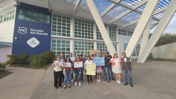 Caso Jaime Barrera, periodistas vallartenses se manifiestan ante la desaparición del colega tapatío