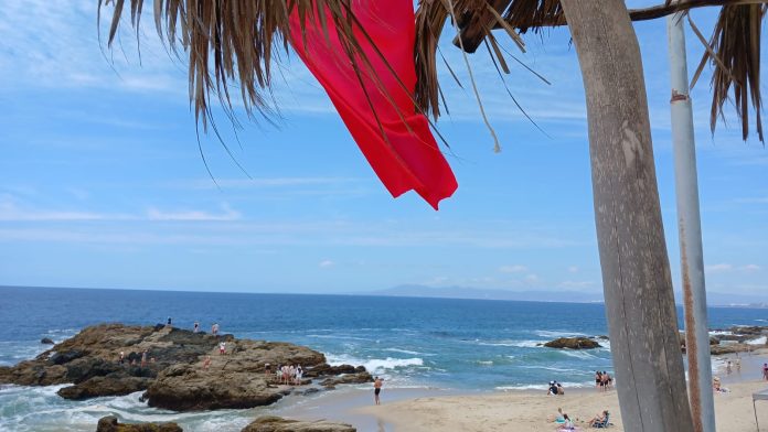 Banderas rojas en playas de Puerto Vallarta