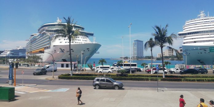 Triple arribo de cruceros en Puerto Vallarta