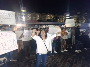 Durante debate se colocan frente a frente simpatizantes y opositores a Luis Munguía