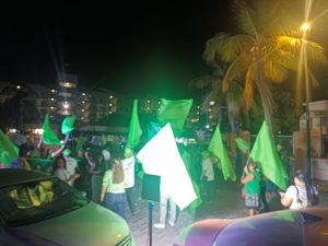 Durante debate se colocan frente a frente simpatizantes y opositores a Luis Munguía