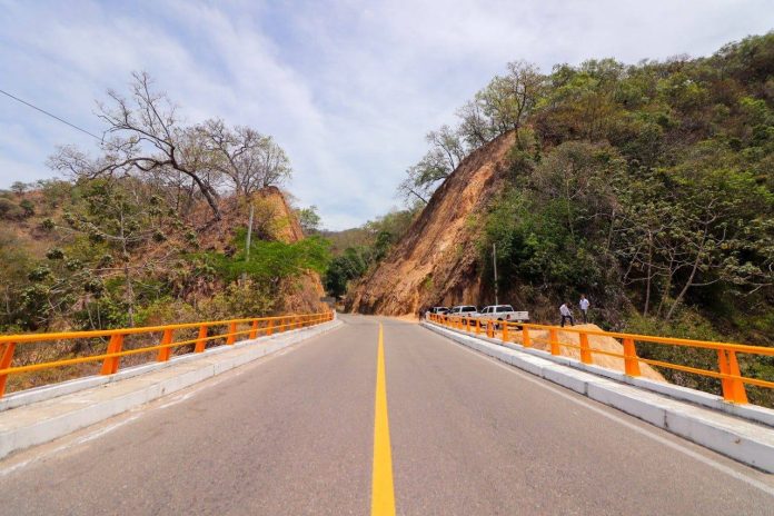 Refuerzo del puente en carretera Mascota-Puerto Vallarta