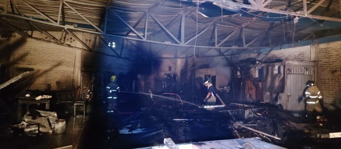 Incendio en maderería de Tepic sofocado por Bomberos