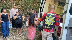 Seis menores de edad lesionados al caer camión urbano a barranco en Tepic