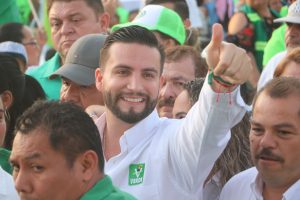 Luis Munguía cierra campaña ante 10 mil vallartenses