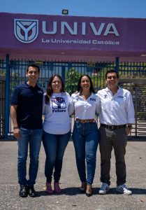 La candidata a la Presidencia Municipal de Puerto Vallarta por el partido Futuro, Melissa Madero, participa en la "Jornada Cívico Electoral" organizada por la UNIVA