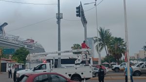 Caos vial en Puerto Vallarta, falla en semáforos en SAMS (Video)