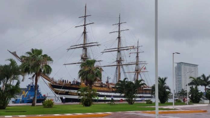 El Amerigo Vespucci arribó a Puerto Vallarta este martes