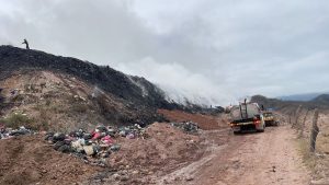 Incendio en relleno sanitario en Guayabitos afectado al 100%; bomberos y Protección Civil siguen combatiéndolo