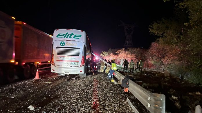 Tres personas fallecidas,15 heridos, autopista Tepic-Guadalajara