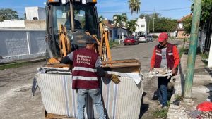 Los trabajos de descacharrización en Bahía de Banderas siguen adelante para combatir el mosquito Aedes aegypti