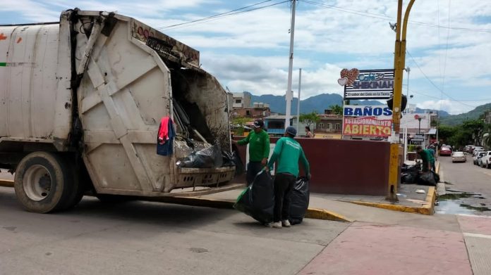 Puerto Vallarta recoge basura con menos unidades y enfrenta deficiencias debido a falta de camiones y temporal de lluvias