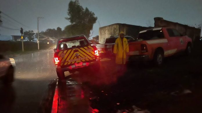 Inundaciones en la Col. Villa Fontana de Tlaquepaque por desbordamiento del arroyo El Seco afectaron vialidades y viviendas