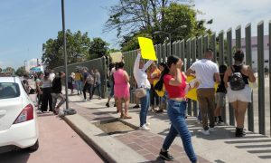 Protestan por muerte de paciente en IMSS Vallarta; familiares de  Noé Alcaraz Huerta protestan en IMSS, exigiendo destitución del director