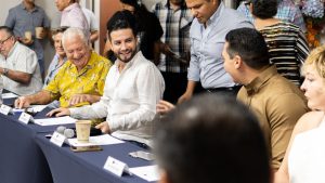 Luis Munguía coordina con empresarios de Bahía de Banderas, el alcalde se reunió con AEBBA y Héctor Santana para impulsar proyectos