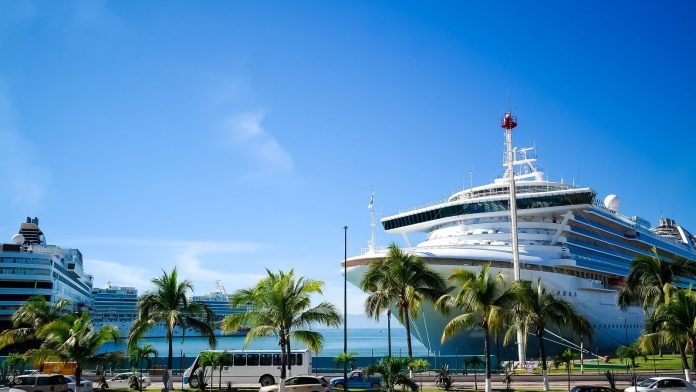 Llegan a Vallarta 285 mil cruceristas en primer semestre del año