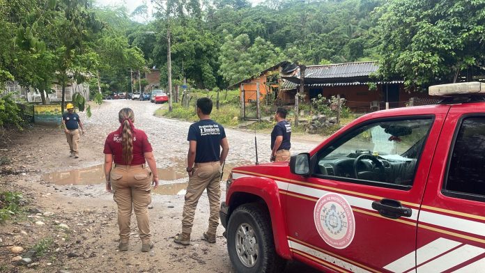 Protección Civil monitorea río Cuale en Vallarta tras repentina crecida del 70% de su capacidad, alertando a residentes