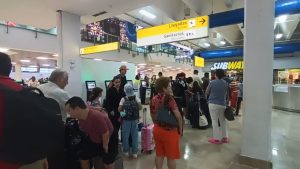 Simulacro de seguridad en el Aeropuerto Internacional de Puerto Vallarta, con apoyo de unidades de emergencia