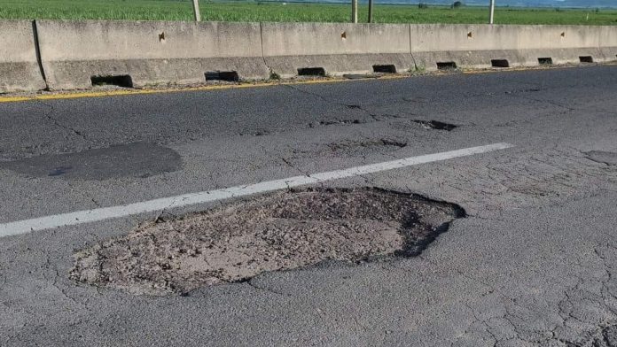 Alcaldes del Jalisco solicitan a AMLO recursos para rehabilitar la deteriorada carretera Guadalajara-Vallarta