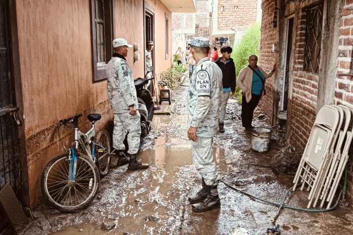 Huracán John, remanentes causan inundaciones en Jiquilpan