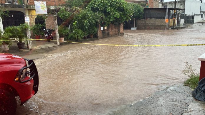 Arroyos y canales en el municipio de Puerto Vallarta alcanzan hasta un 90% de su capacidad tras tormenta esta tarde