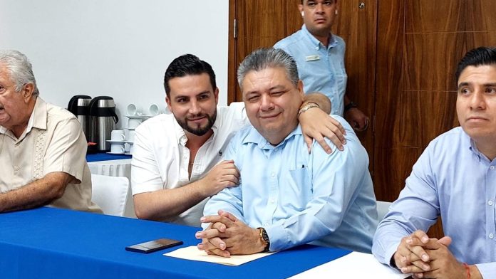 Arnulfo Ortega releva a Jorge Villanueva en la presidencia de “Vallarta Merece Más”, trabajando por la transparencia, justicia y equidad