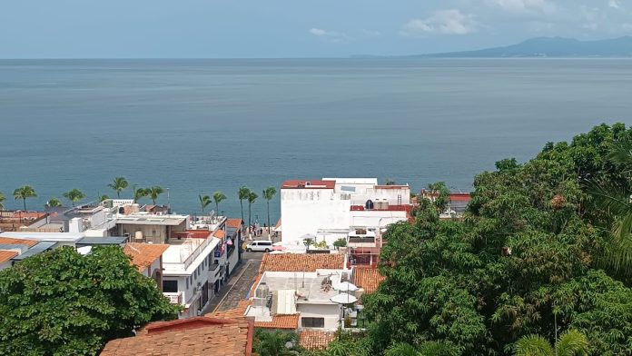 Confirman el cierre de puerto en Vallarta por tormenta tropical Ileana para prevenir riesgos en el municipio