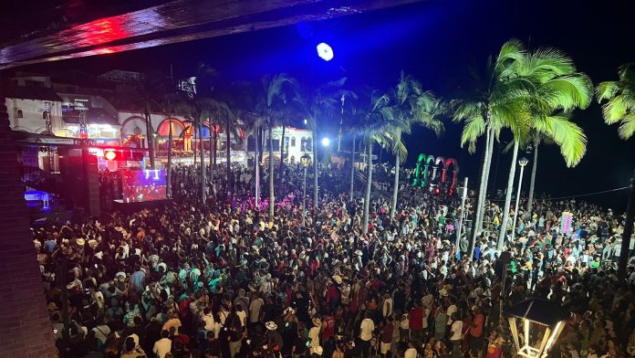 Operativo en Puerto Vallarta coordinó seguridad y supervisión de giros semifijos durante evento con más de 30 mil personas