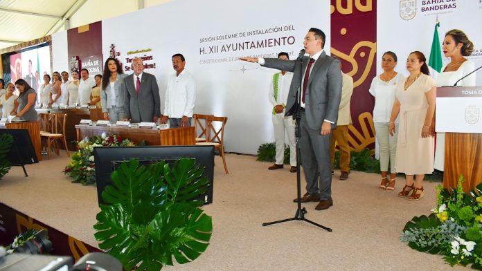 Héctor Santana toma protesta en acto solemne este martes como el nuevo presidente municipal de Bahía de Banderas, Nayarit