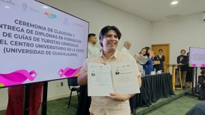 Se gradúan 24 guías turísticos en Puerto Vallarta tras concluir diplomado de formación profesional en el CUCosta