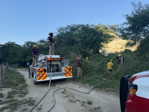 Incendio controlado por Protección Civil en el relleno sanitario Los Braziles; rápida respuesta evitó propagación y riesgo ambiental