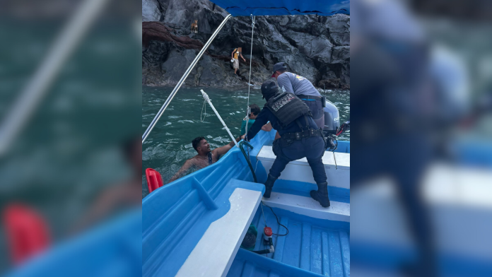 Policía Estatal Turística y Protección Ciudadana localizan a dos personas y su perro que se reportaban extraviadas en Playa del Toro