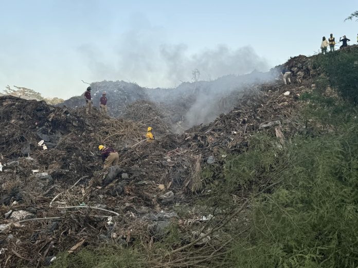 Incendio controlado por Protección Civil en el relleno sanitario Los Braziles; rápida respuesta evitó propagación y riesgo ambiental