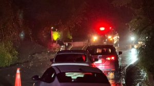 Tormenta nocturna causa leves daños en Vallarta. Protección Civil reporta afectaciones menores por tormenta; canales y caminos afectados