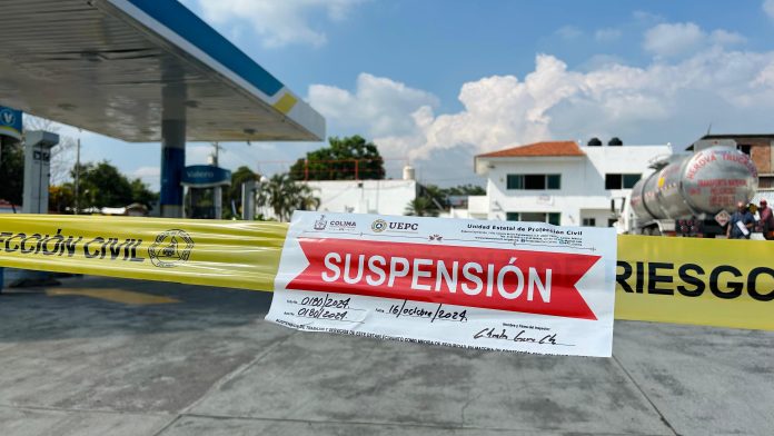 Suspenden gasolinera en Cuauhtémoc tras detectar gasolina en drenaje municipal y evacuan 70 viviendas en Cuauhtémoc, Colima