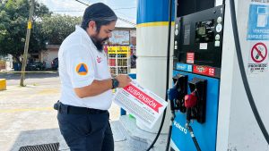 Suspenden gasolinera en Cuauhtémoc tras detectar gasolina en drenaje municipal y evacuan 70 viviendas en Cuauhtémoc, Colima