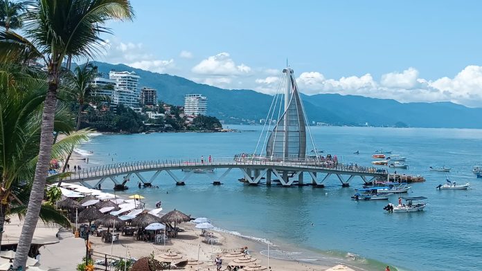 Puerto Vallarta proyecta 7 millones de turistas aéreos este año 2024, impulsado por vuelos internacionales