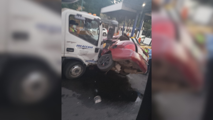 Aparatoso accidente en autopista Tepic-Guadalajara deja tres muertos, incluido un bebé. El choque sucedió en Plan de Barrancas