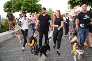 El malecón de Puerto Vallarta presenta al Xoloitzcuintle, guardián espiritual de la Catrina Monumental, en una ceremonia