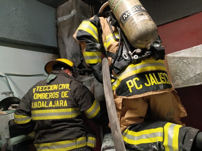 Incendio en Plaza Pabellón de Guadalajara