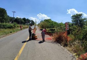 Socavón en carretera libre a Guadalajara afecta tránsito en Jalisco