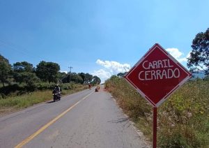 Socavón en carretera libre a Guadalajara afecta tránsito en Jalisco